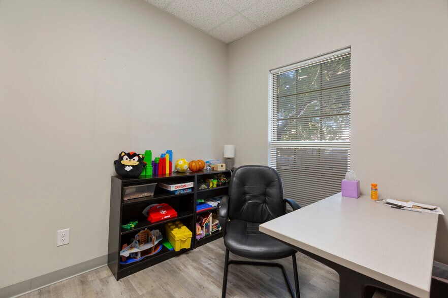 More Photos Of 1300 Gardiner Ln, Louisville Medical For Sale