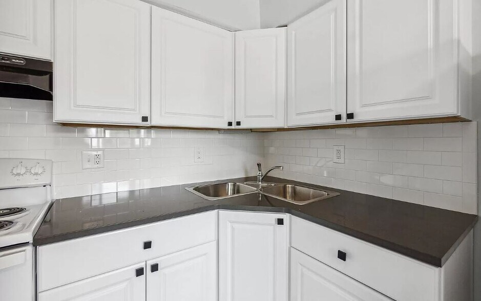 More Photos Of 4221 N Grand River Ave, Lansing Apartments For Sale