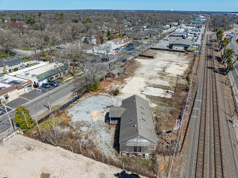 More Photos Of 245 Orinoco Dr, Brightwaters Garden Center For Sale