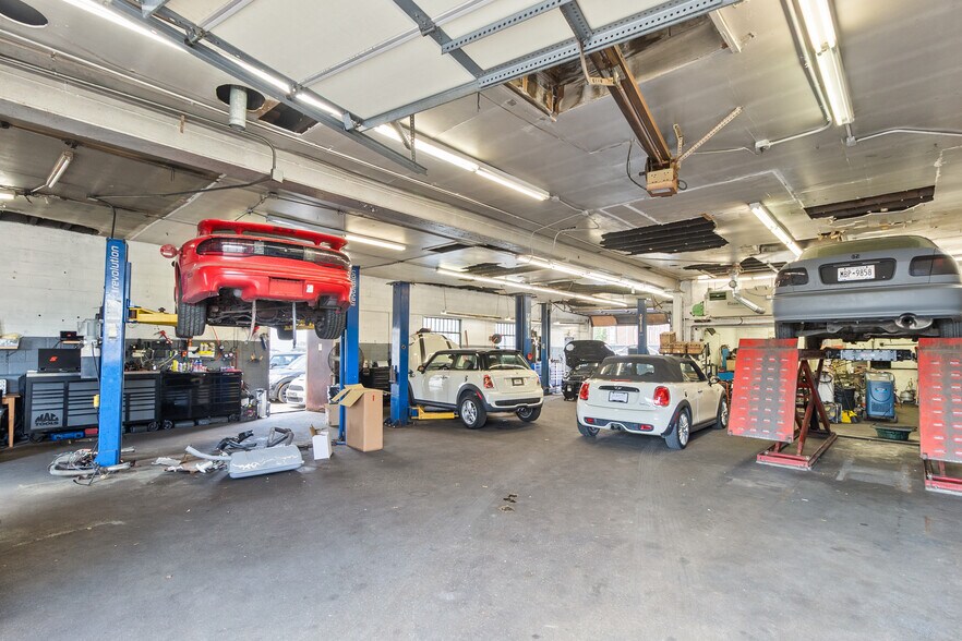 More Photos Of 5651-5661 Merrick Rd, Massapequa Auto Repair For Sale