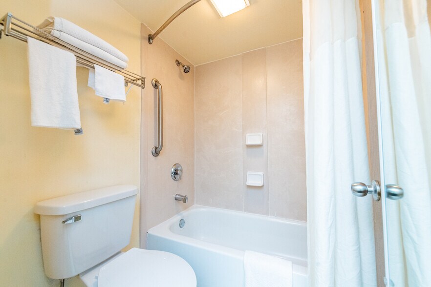 More Photos Of 115 Chapman Rd, Byron Hotel For Sale