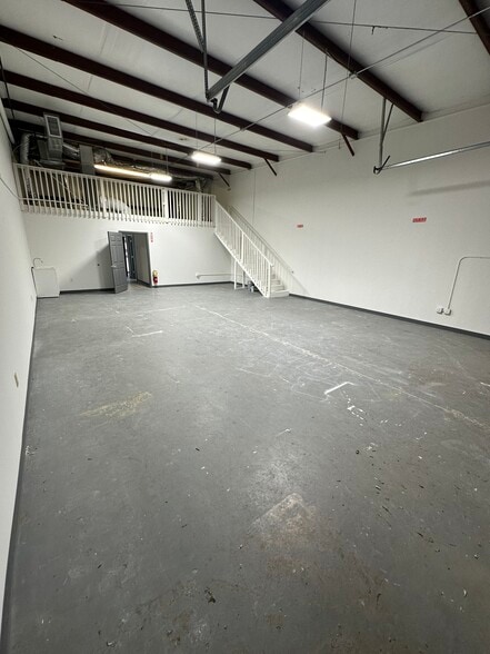 More Photos Of 6820 Meadow Ridge Ct, Alpharetta Light Manufacturing For Lease
