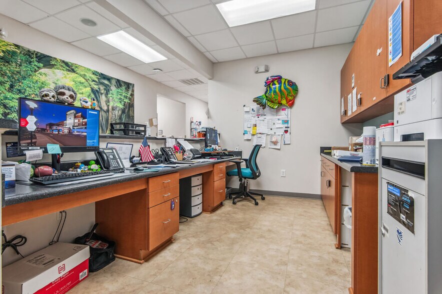 More Photos Of 4275 Western Blvd, Jacksonville Storefront Retail Office For Sale