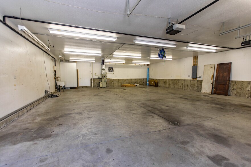 More Photos Of 308 S Montgomery St, Dodgeville Warehouse For Sale