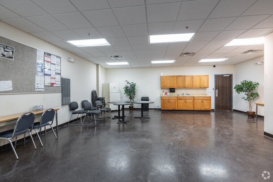 More Photos Of 3650 W Industrial Dr, Louisiana Manufacturing For Sale