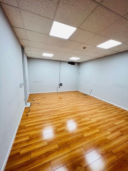 More Photos Of 183 S Broadway, Hicksville Office For Lease