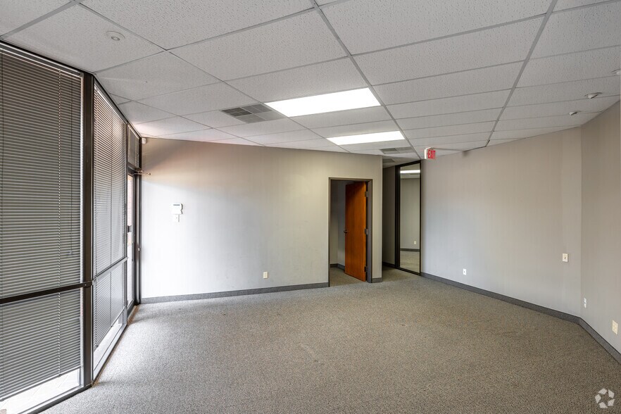 More Photos Of 12200 N Stemmons Fwy, Farmers Branch Unknown For Lease