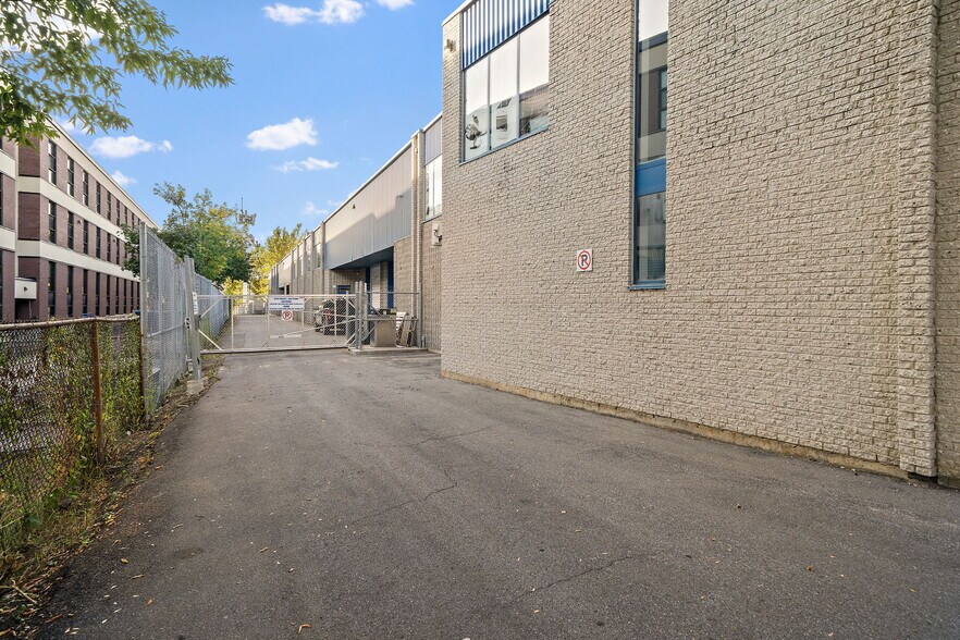 More Photos Of 403-409 Rue Saint-Roch, Montréal Warehouse For Lease
