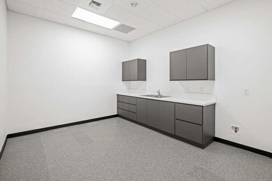 More Photos Of 75 Italy Drive, Sparks Industrial For Lease