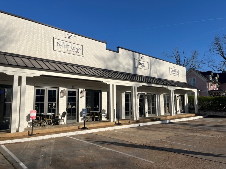More Photos Of 609 S Lamar Blvd, Oxford General Retail For Lease
