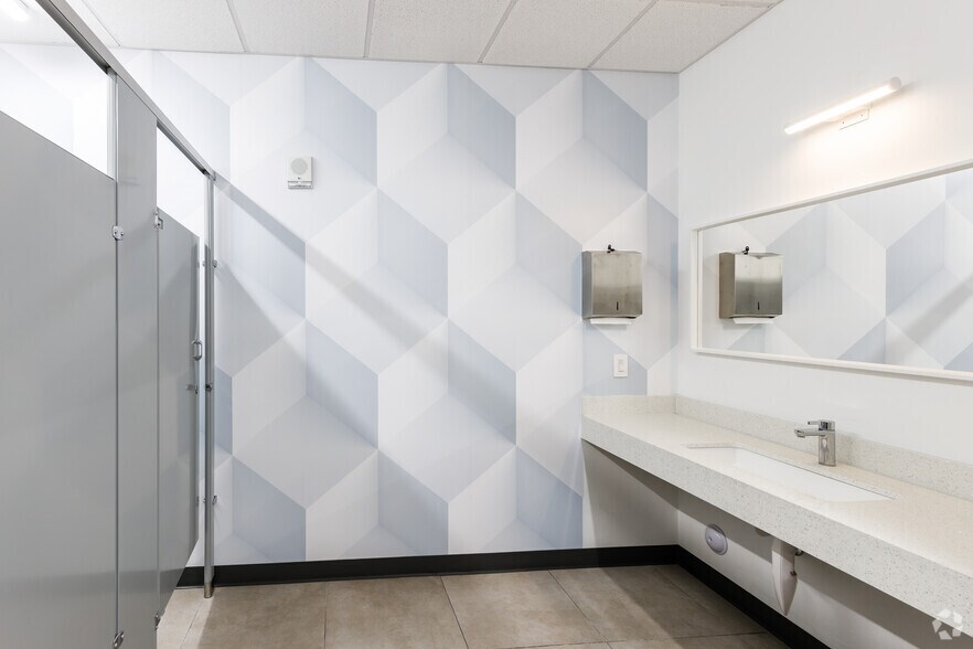 More Photos Of 321 NE 26th St, Miami Office For Lease