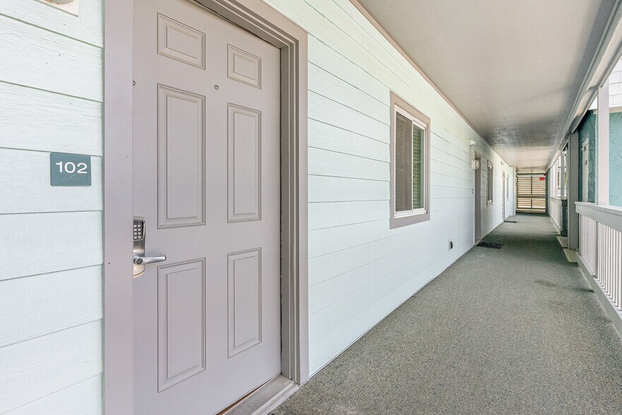 More Photos Of 1011 S Ocean Blvd, Surfside Beach Hotel For Sale