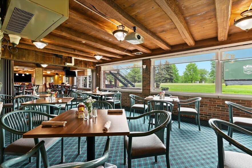 More Photos Of 9512 E Lippincott Blvd, Davison Golf Course Driving Range For Sale