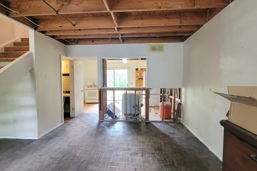 More Photos Of 1402 Southport Dr, Austin Specialty For Sale