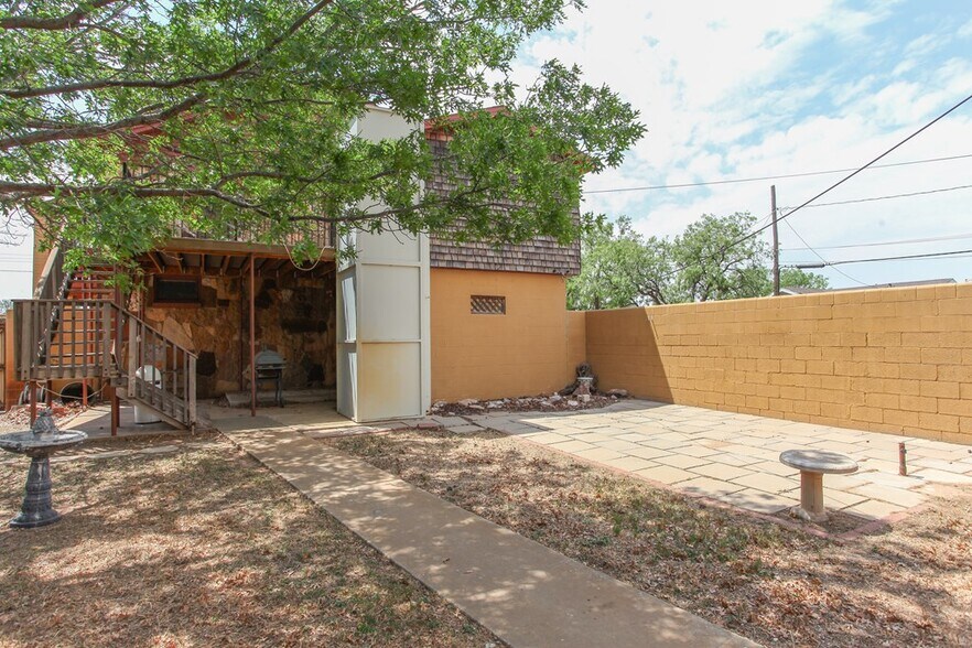More Photos Of 1201 E 11th Pl, Big Spring Specialty For Sale