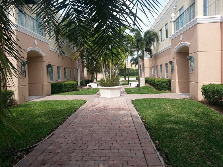 More Photos Of 12008 South Shore Blvd, Wellington Medical For Lease