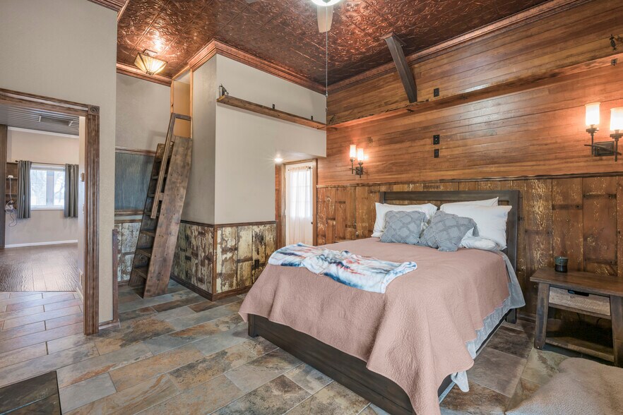 More Photos Of 90917 240th St, Austin Light Distribution For Sale