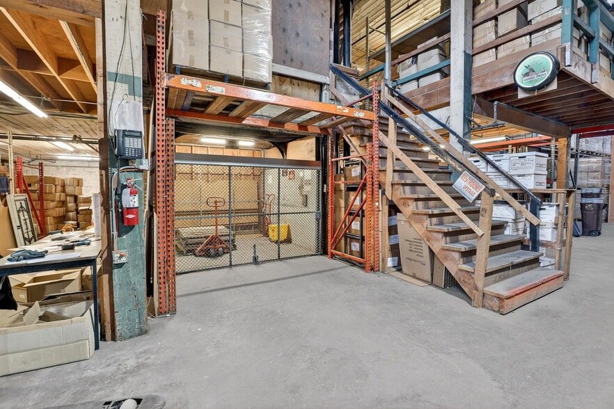 More Photos Of 203 SE Alder St, Portland Warehouse For Sale