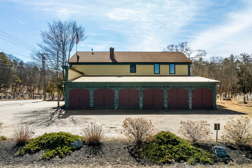 More Photos Of 1037 Wiscasset rd, Boothbay Flex For Sale
