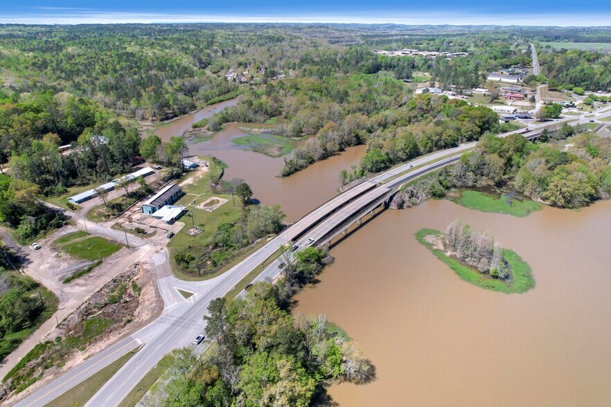 More Photos Of 1010 N Eufaula Ave, Eufaula Hotel For Sale