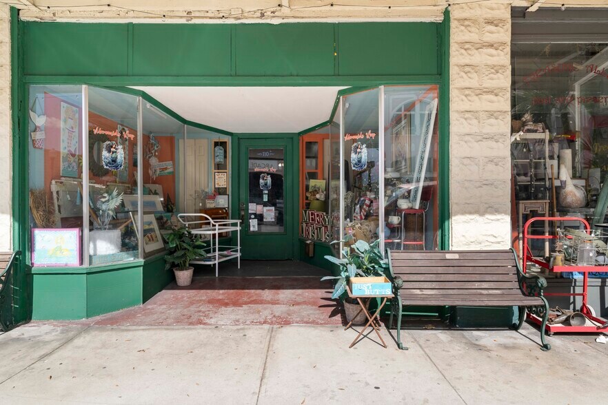 More Photos Of 106 W Oak St, Arcadia Storefront For Sale