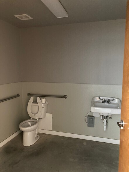 More Photos Of 7661 Rendon Bloodworth Rd, Mansfield Unknown For Lease