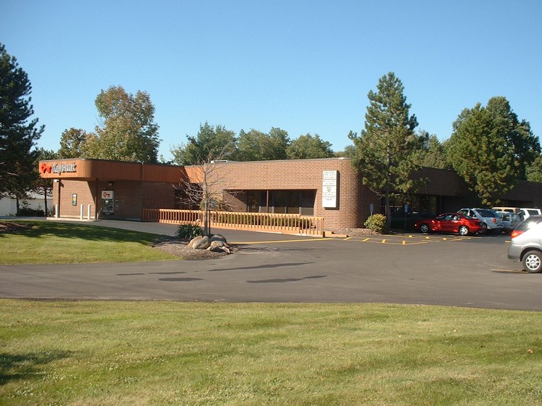 Primary Photo Of 8254 Mayfield Rd, Chesterland Medical For Lease