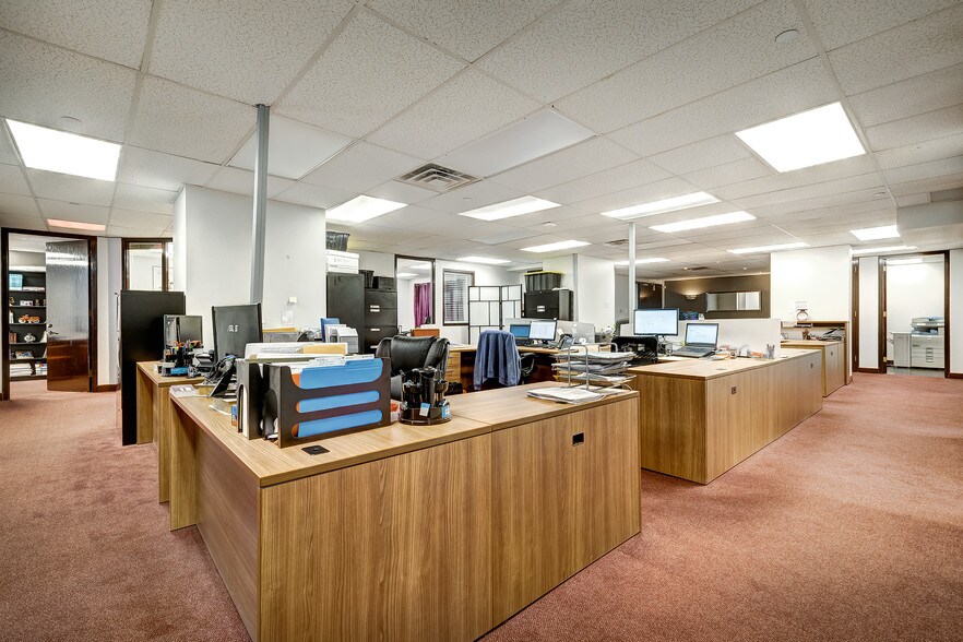 More Photos Of 1255 Boul Robert-Bourassa, Montréal Office Residential For Lease