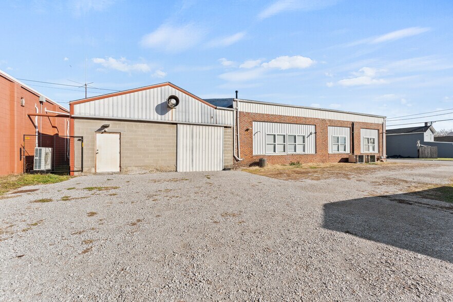 More Photos Of 237 W Main St, Williamsburg Restaurant For Sale