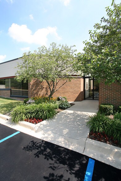 More Photos Of 33481 W 14 Mile Rd, Farmington Hills Office For Sale
