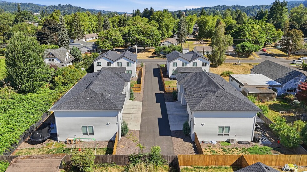 More Photos Of , Kelso Multifamily For Sale
