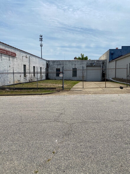 More Photos Of 512 Pershing Rd, Raleigh Warehouse For Lease