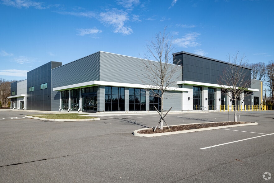 More Photos Of 3017 N Ocean Ave, Farmingville General Retail For Lease