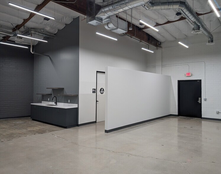 More Photos Of 4100 Vanowen Pl, Burbank Warehouse For Lease