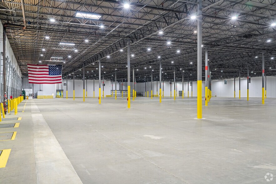 More Photos Of 125 Southside Ct, McDonough Distribution For Lease