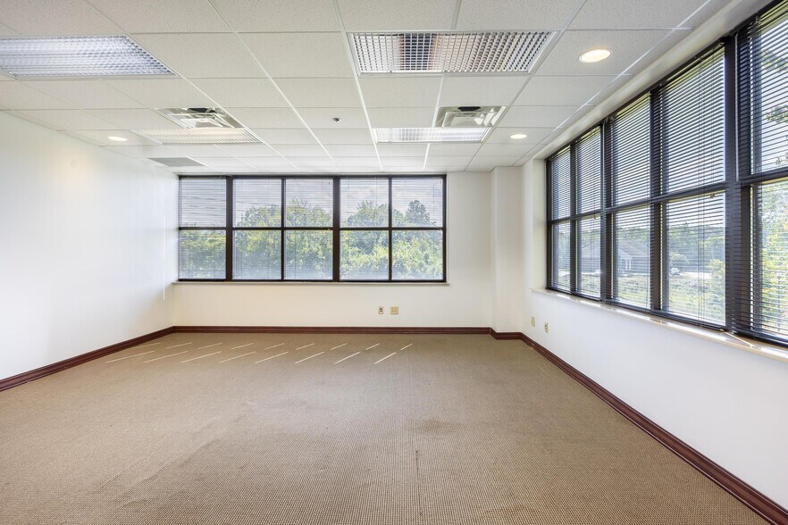 More Photos Of 3855 N Ocoee St, Cleveland Office For Lease