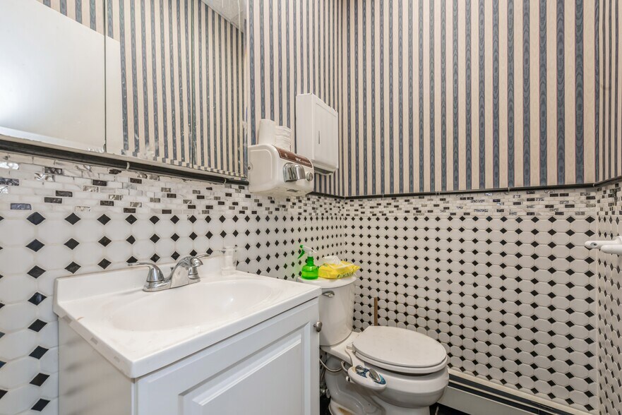More Photos Of 193 W Hills Rd, Huntington Station Loft Creative Space For Sale
