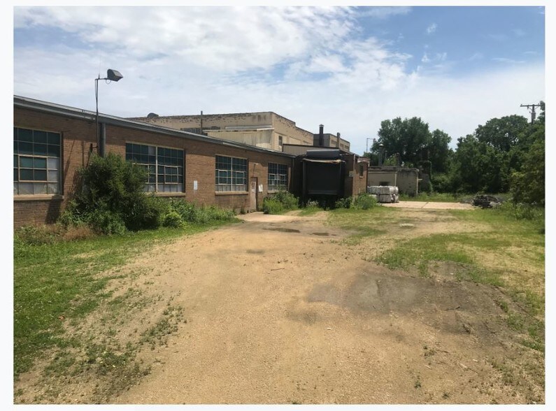 24152417 Kishwaukee St, Rockford, IL 61104 Industrial For Lease