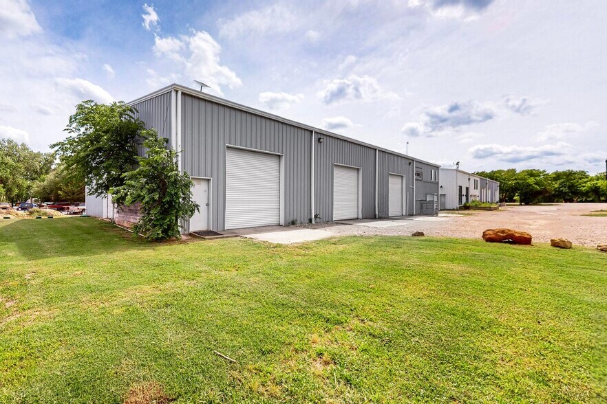 More Photos Of 11544 Cockleburr Rd, Roanoke Warehouse For Lease