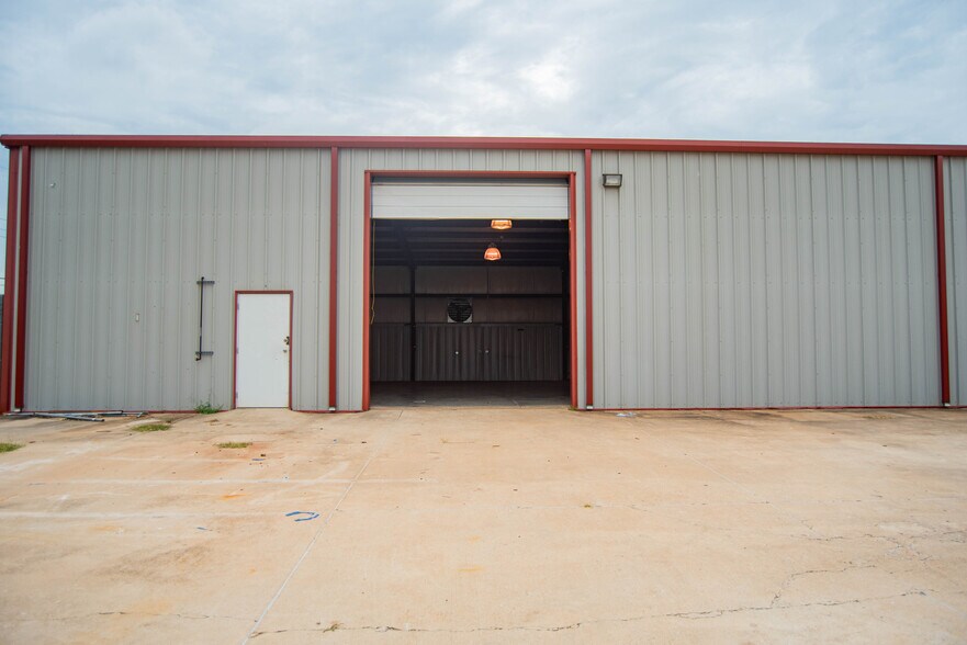 More Photos Of 2820 Global Pky, Midwest City Industrial For Sale