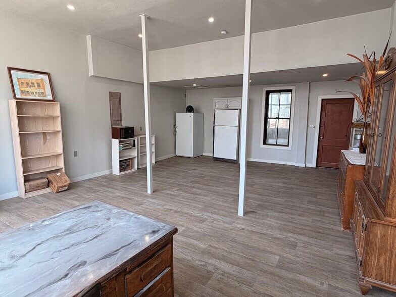 More Photos Of 1005 1st St, Moro Freestanding For Sale