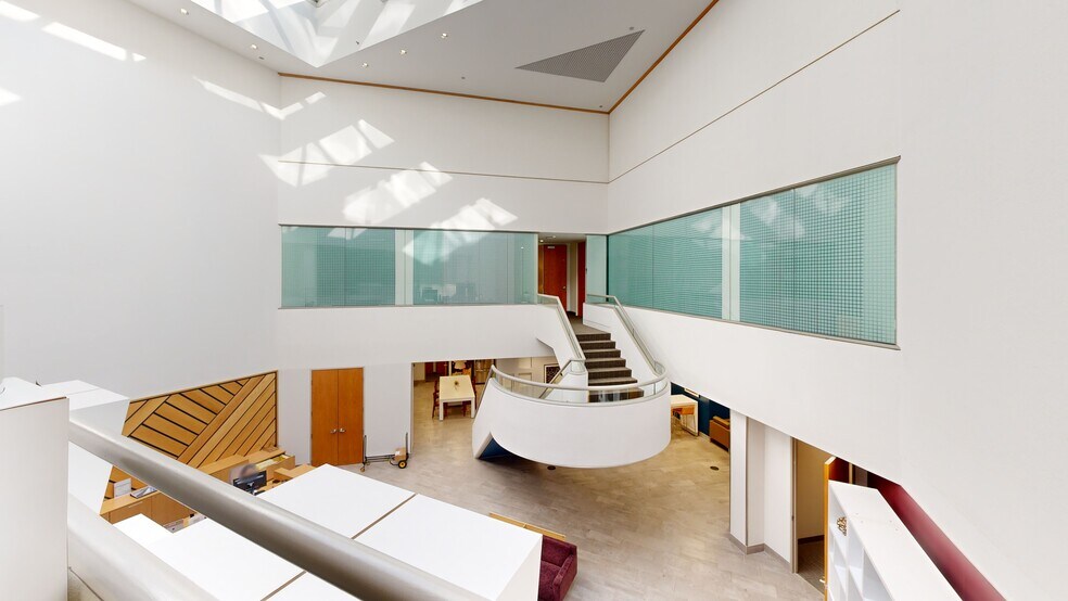 More Photos Of 200 S Wacker Dr, Chicago Coworking Space