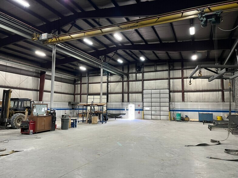 More Photos Of 300 E Chicago St, Syracuse Showroom For Lease