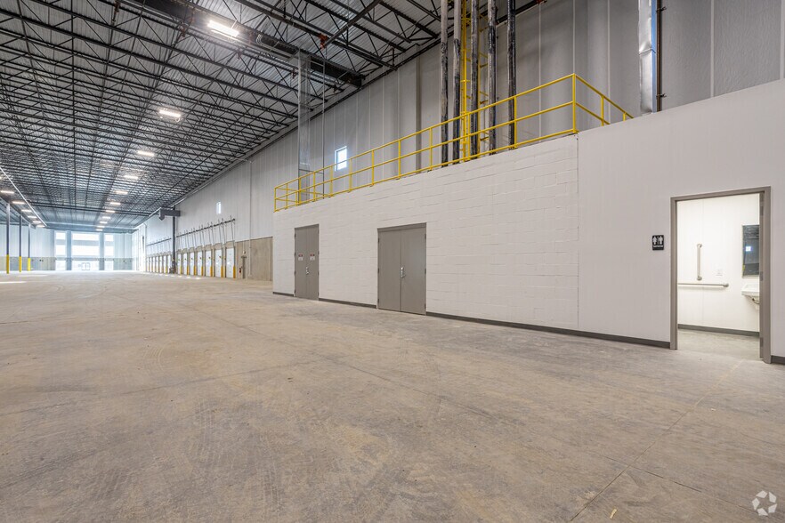 More Photos Of 400 Trey St, Jeffersonville Distribution For Lease