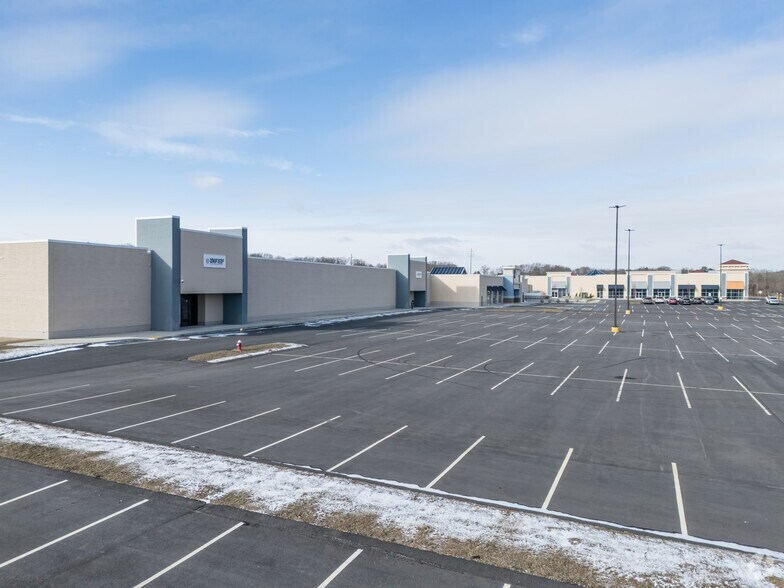 More Photos Of 262 Swansea Mall Dr, Swansea Storefront Retail Office For Sale