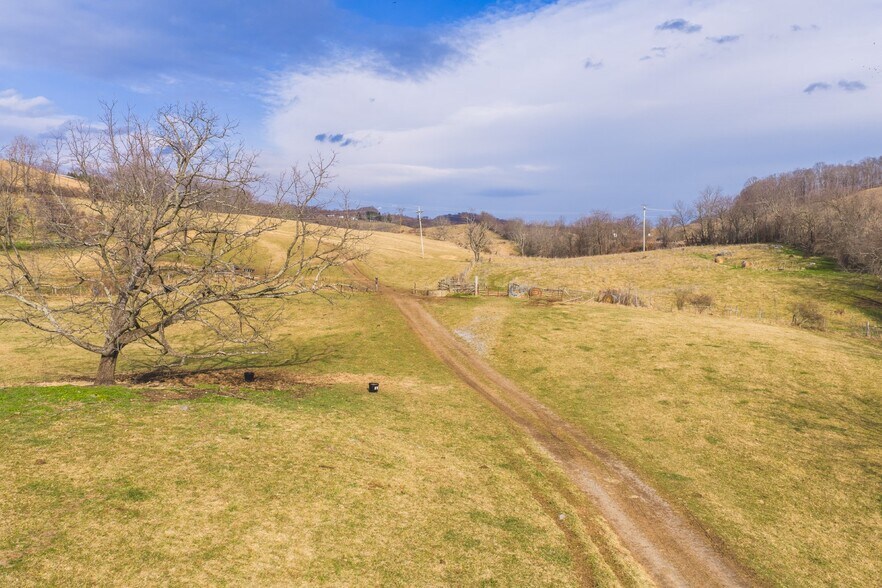 More Photos Of 230 Barn Ave, North Tazewell Land For Sale