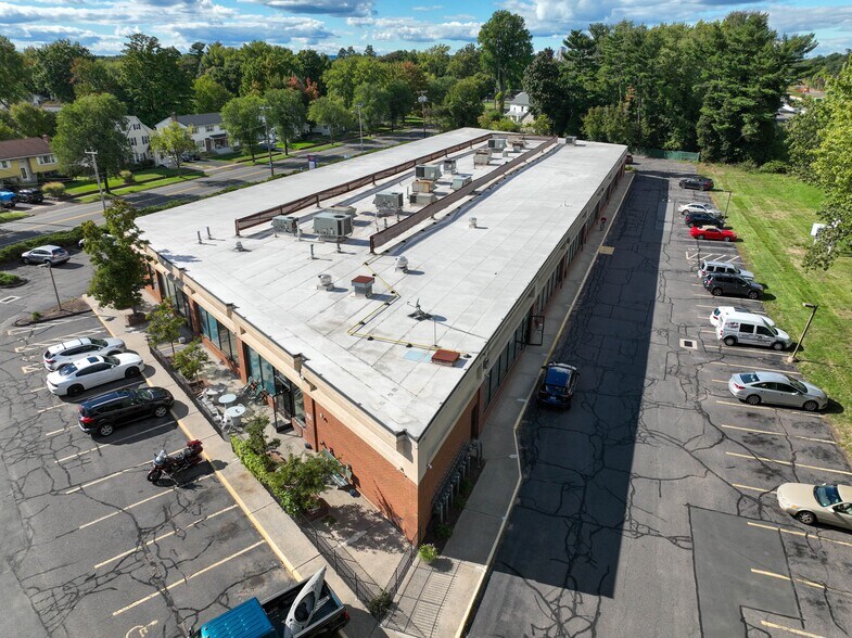 More Photos Of 144 Main St, East Hartford Storefront For Lease