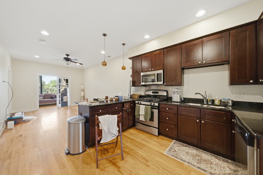 More Photos Of 1640-1642 W Fargo Ave, Chicago Apartments For Sale