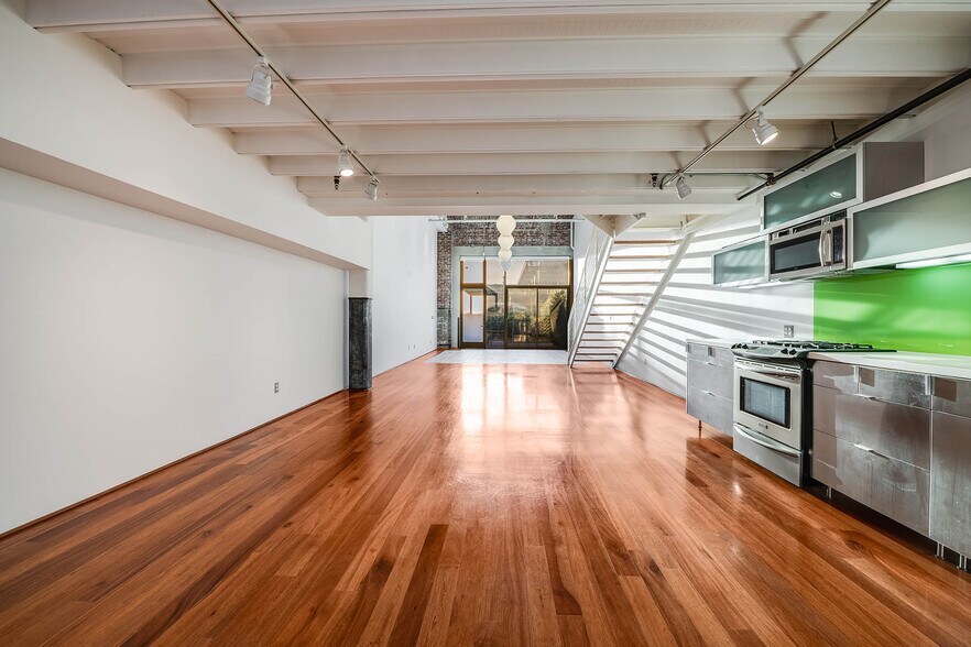 More Photos Of 1850 Industrial St, Los Angeles Apartments For Lease