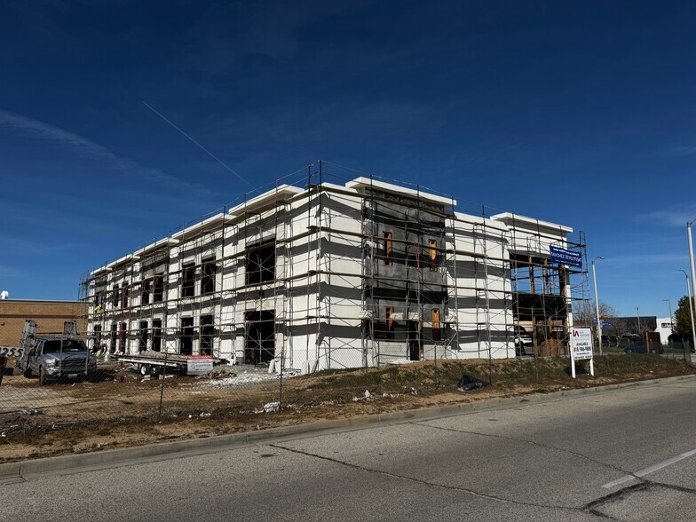More Photos Of 41255 11th St W, Palmdale Medical For Lease